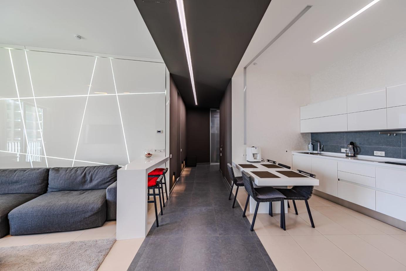 Кухня-гостиная апартамента 140 м² в Актёр Гэлакси с видом на море