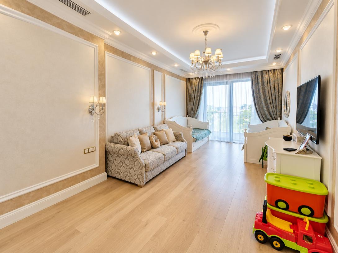 Светлая спальня апартамента 236 м² в АК Актёр Гэлакси